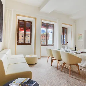 https://palazzo-banchi-halldis-apartments.emilia-romagnahotels.net